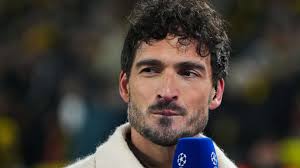 « J’aurais parié qu’il ne ferait pas ça » : Hummels surpris par la compo de Kompany face au PSG