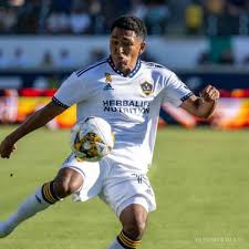 Santos Laguna amarra a Mauricio Cuevas; el lateral del Galaxy está a un paso de la Liga MX