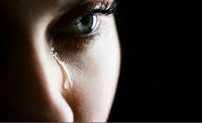 Resultado de imagen para mujer arrepentida llorando