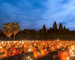 Image of Visitors participating in a Meak Bochea Day ceremony at a Cambodian temple