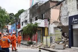 Desabamento de laje deixa feridos no Centro do Recife
