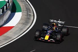 Hamilton left stunned by Verstappen's breathtaking move