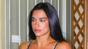 Dua Lipa enflamme Dallas! Cheerleaders & Cowboys: Le Show Chaud! - Imagen ilustrativa del artículo