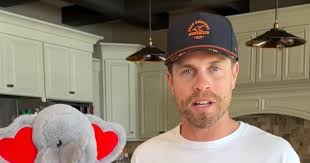 He’s making a cameo on In the City, so who is Dustin Lynch?
