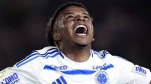 Keny Arroyo marca y brilla en la Copa de Brasil