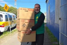 "Trabalho com isso há mais de 20 anos": profissional conta como é distribuir urnas eletrônicas