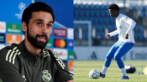 Técnico do Real Madrid quebra silêncio sobre conversa com Vini Jr