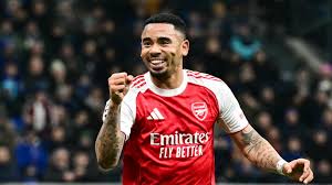 Arsenal sella boleto a octavos de Champions, PSG y City se complican
