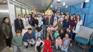 Osasuna lleva alegría navideña a los niños hospitalizados