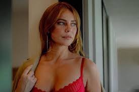 Paolla Oliveira posa de lingerie em novo ensaio; veja fotos