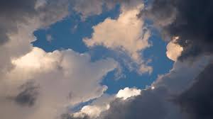 Sol entre nuvens marca quarta-feira (4) em Jundiaí; alerta de chuva intensa exige atenção
