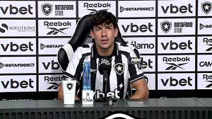 Ferraresi revela ajuda de Savarino para fechar com Botafogo: "Falei bastante com ele"