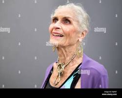 Daphne Selfe model 이미지