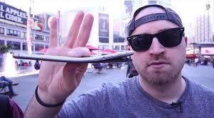 Résultat de recherche d'images pour "iphone bend"