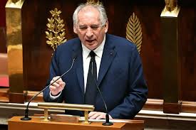 Bayrou: Taxer les riches? C'est les pousser au Luxembourg! 😱 - Imagen principal del artículo