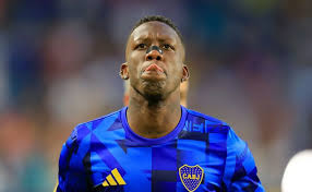 ¡Bombazo en Argentina! ¿Por qué Advíncula NO juega el Superclásico?