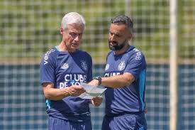 Grêmio testa alternativas e pode ter mudanças no setor ofensivo para a estreia no Brasileirão