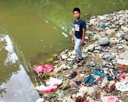 pencemaran air sungai sampah plastik aceh, buatan AI
