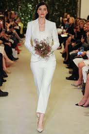 Resultado de imagem para tendencia de vestidos de noivas 2016