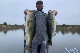 Bassmaster Elite Series Kicks Off at Lake Guntersville: Anglers Face Cold Weather Challenges