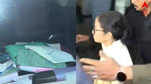 ED Raids at IPAC Office: সল্টলেকেও IPAC-অফিসে হানা ED-র, ধাক্কাধাক্কির মধ্যে ঢুকলেন মমতা, গাড়িতে