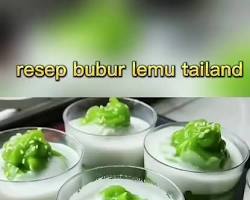 Lautan Rasa kuliner pasar legi solo Sepiring Bubur Lemu dengan topping ayam suwir dan kacang goreng