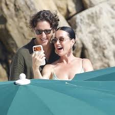 Katy Perry and Justin Trudeau Get Cuddly During Their 1-Year Anniversary Vacation in Saint-Tropez