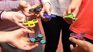 Resultado de imagen para fidget spinner y los niños