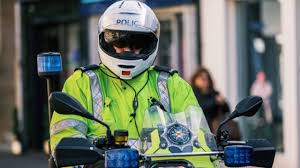 Sujeto ataca con arma blanca a una persona en Irlanda del Norte; le provoca lesiones en los ojos y la deja en estado grave