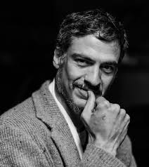 Solteiro, Mateus Solano brinca ao receber cantada de fã: 'Ainda não sou gay'