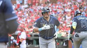 ¡Ya dio el primero! Jonathan Aranda pega HR en revés de Tampa Bay vs Cardenales en MLB