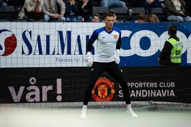 Vitek receives Carrick praise in clean sheet success