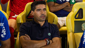 Abel diz que até se desculpou com árbitro de Santos x Palmeiras e comenta possível punição do STJD: 'Não matei ninguém'