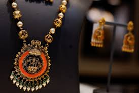 Gold hits record high above $3,900/oz on Fed rate cut bets, global uncertainty