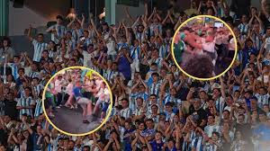¡Terrible! Así fue la pelea de fans de Argentina y Argelia en Times Square