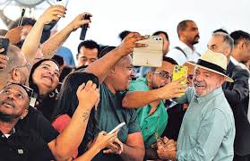 Quaest: Lula melhora em grupos que o rejeitam e aprovação fica acima da desaprovação pela primeira vez desde 2024