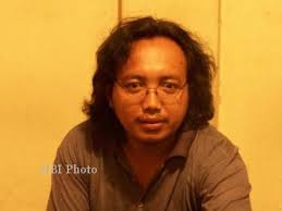 COM : GAGASAN : Penulis Peranakan yang Terjajah - cerita silat Indonesia Kho Ping Hoo majalah Teratai Pedang Naga ... - 19-foto-yunanto-sutyastomo