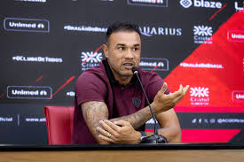 Roger elogia atuação do Atlético-GO e se diz indignado com derrota