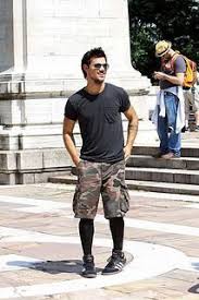 Résultat de recherche d'images pour "socks with shorts men"