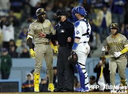 bench clearance Los Angeles Dodgers Catcher Will Smith