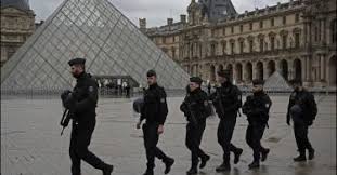 Image result for soldiers guarding louvre museum