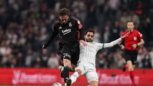 O sonho do Besiktas na Copa se desfez de forma brutal aos 98 minutos, com Orkun Kökçü