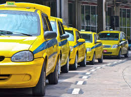 Prefeitura do Rio começa a distribuir mais de 5 mil autonomias de táxi para motoristas auxiliares