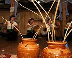 Hình ảnh về Rượu cần Tây Nguyên