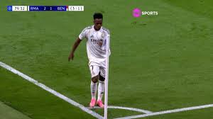 Vinicius Junior marca pelo quinto jogo seguido e iguala melhor sequência pelo Real Madrid