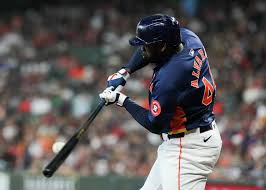 Astros' Yordan Alvarez exits game after slide into second base