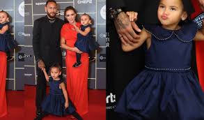 Neymar usa relógio de R$ 2 milhões; Bruna Biancardi aposta em vestido vermelho com recortes e filhas roubam a cena em leilão beneficente; veja fotos!