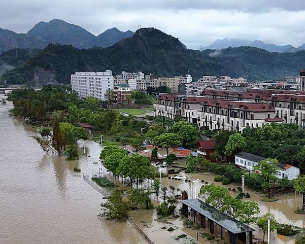 Typhoon Dolphin's vast storm system pushes inland, threatening central China; Hubei braces for up to 250mm of rain as Beijing activates flood responses