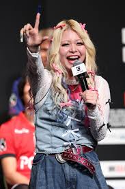 ギャル芸人、井川遥の手で“別人級”のイメチェン⇨GUのデニムスタイルに「大人ギャルすぎる」と反響（ハフポスト日本版）