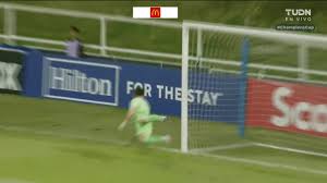 ¡Iba a ser un golazo! Gómez casi mete el gol de su vida y la Universidad ya despertó